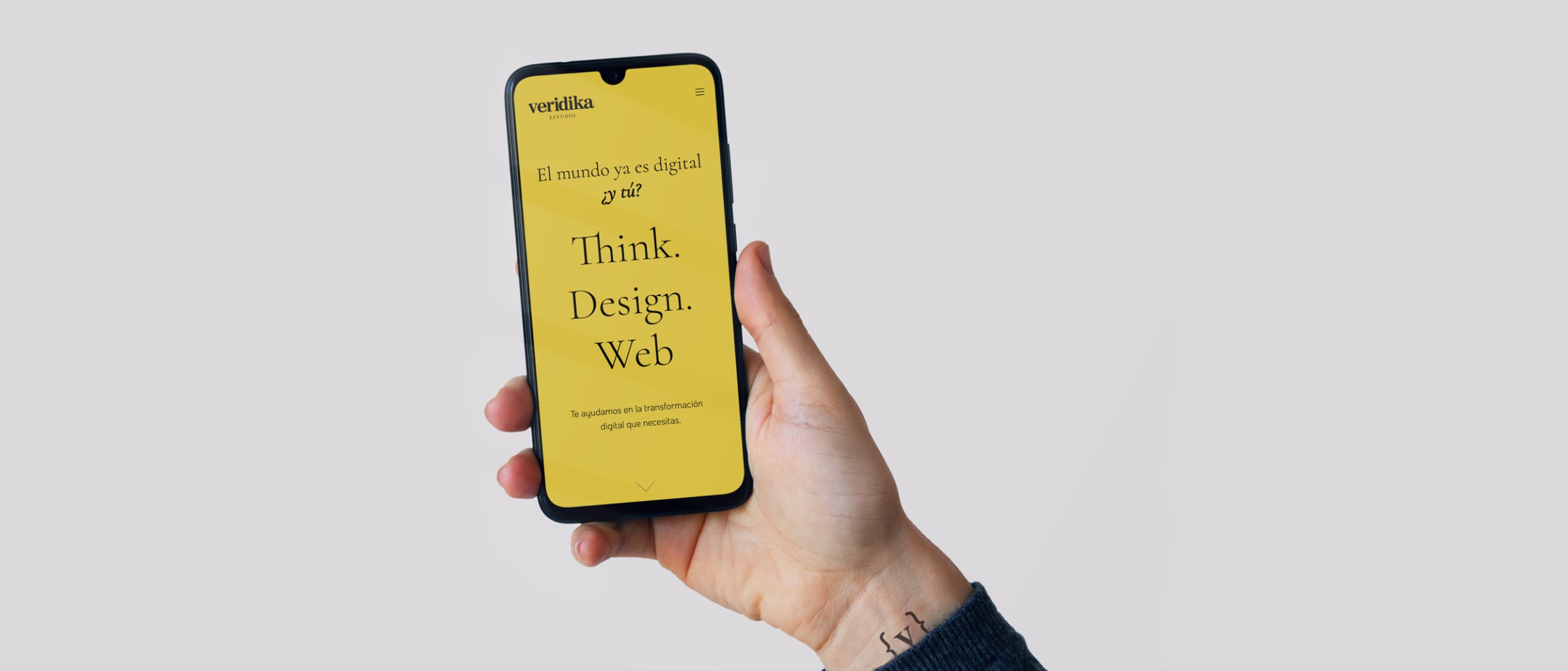 Diseño web en Zaragoza: web diseñada por Veridika vista en un móvil